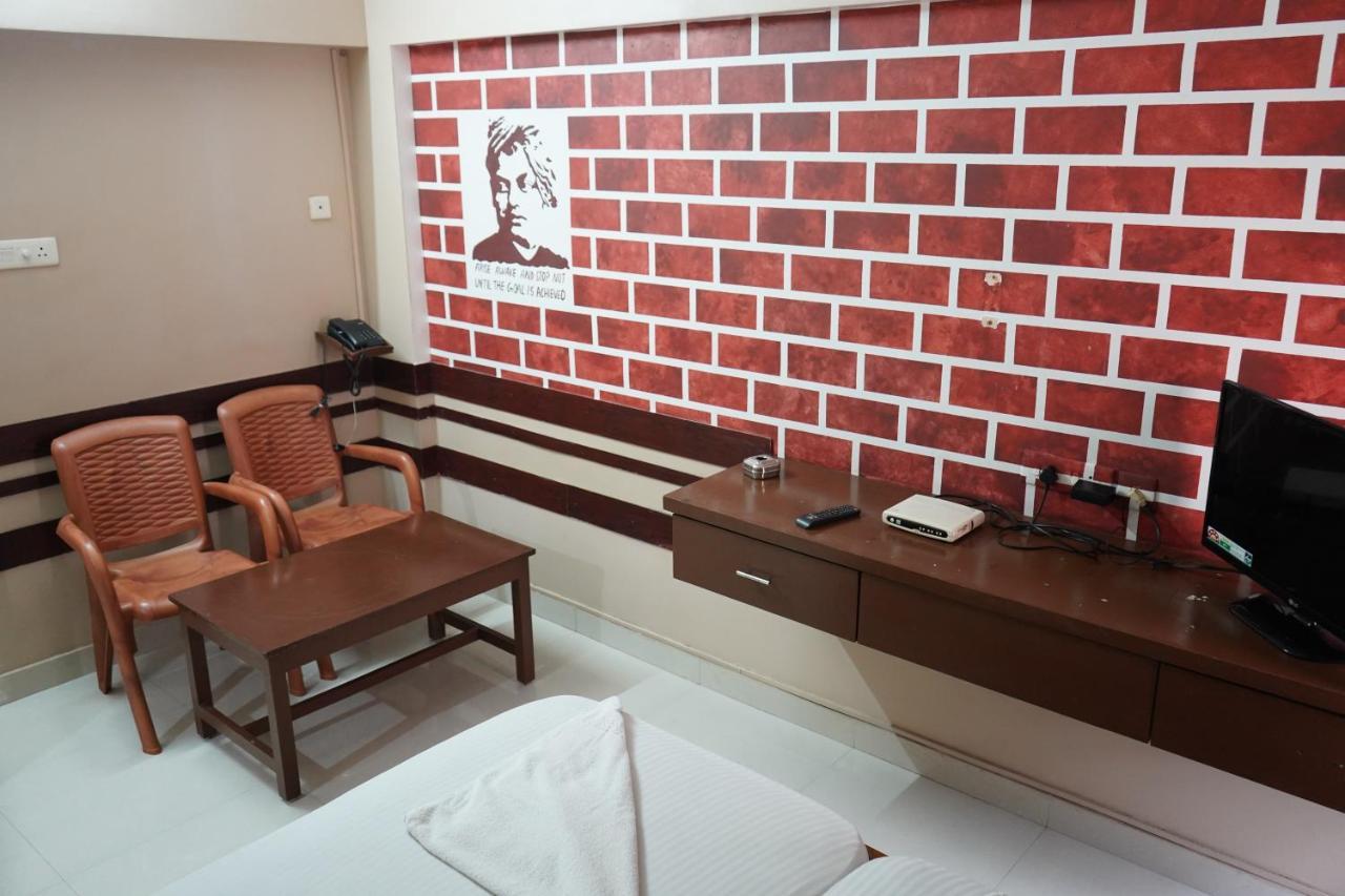 Sangeetha Tourist Home 트리반드룸 외부 사진
