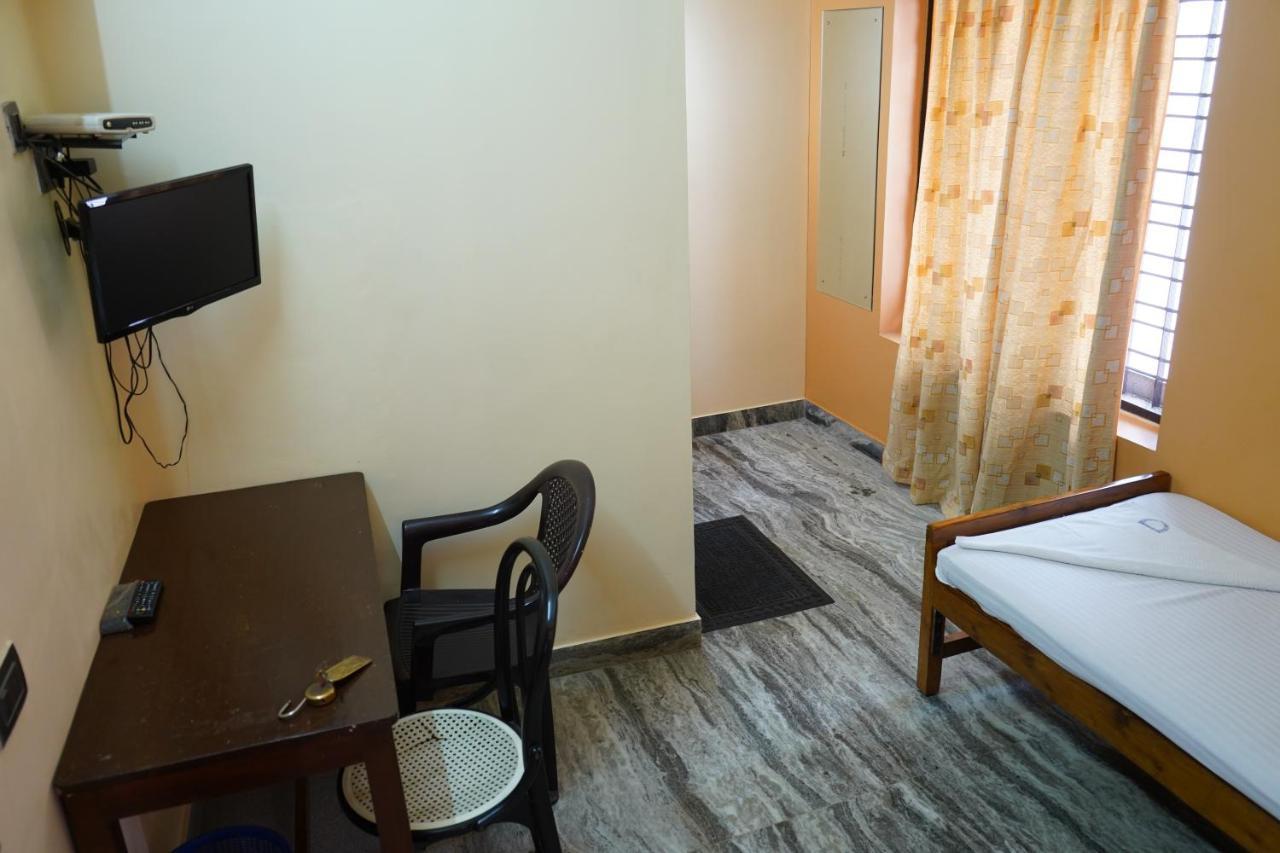 Sangeetha Tourist Home 트리반드룸 외부 사진